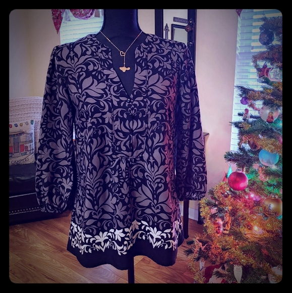 🦋3/$20🦋 Ann Taylor Loft Blouse - Picture 2 of 5